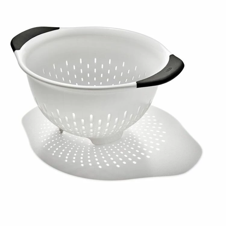 OXO Good Grips Colander 4 OXO Good Grips Colander - Image 2